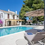 Seaside Family Friendly House With A Swimming Pool Arbanija, Ciovo - 24430 * Trogir